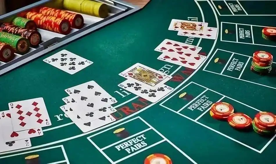 Pertandingan sepak bola Liga 1 Indonesia yang seru